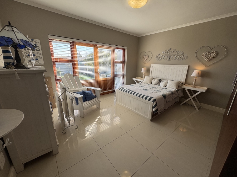 4 Bedroom Property for Sale in Yzerfontein Western Cape